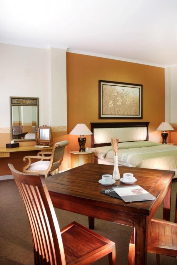 Umm Inn Hotel Malang Esterno foto
